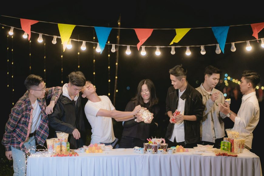 Chụp ảnh sinh nhật người lớn