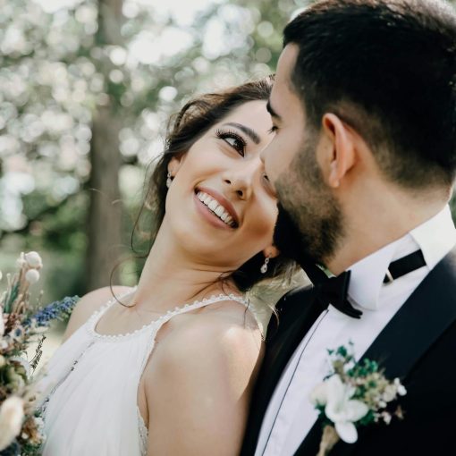 Có nên cho người khác xem hình cưới?