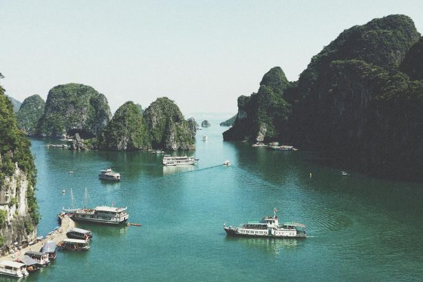 Hạ Long Bay được UNESCO công nhận vào năm nào?
