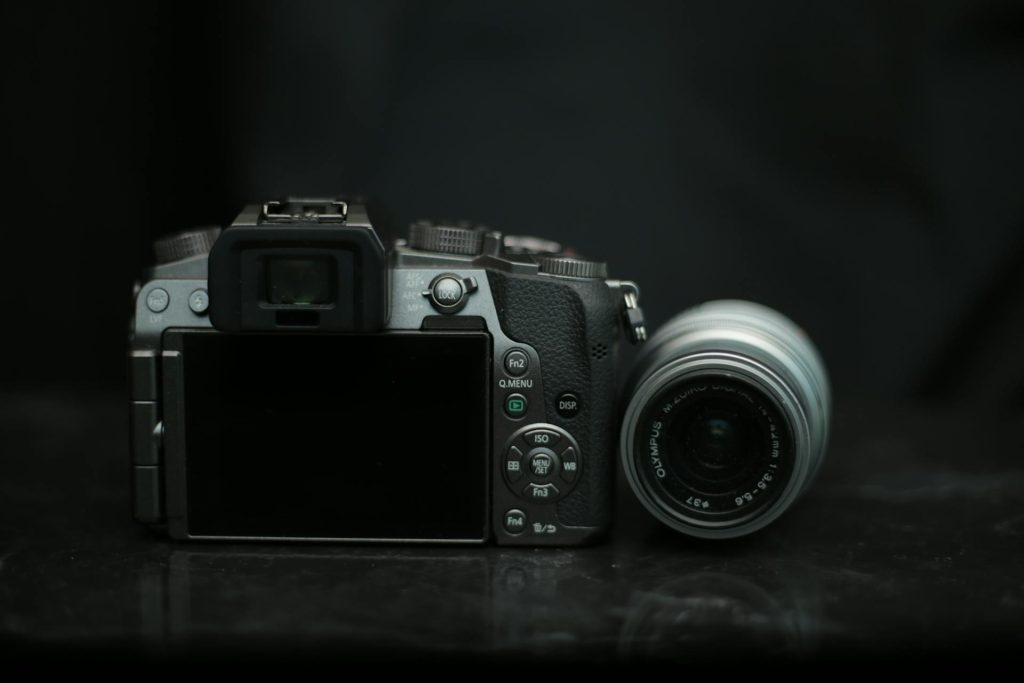 Máy ảnh trên di động và máy ảnh DSLR giống và khác nhau điểm nào