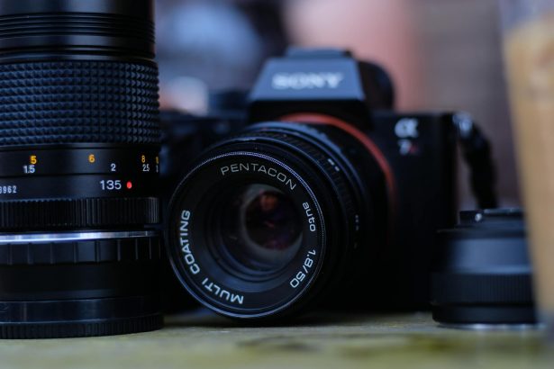 Nên mua máy ảnh cơ hay kỹ thuật số