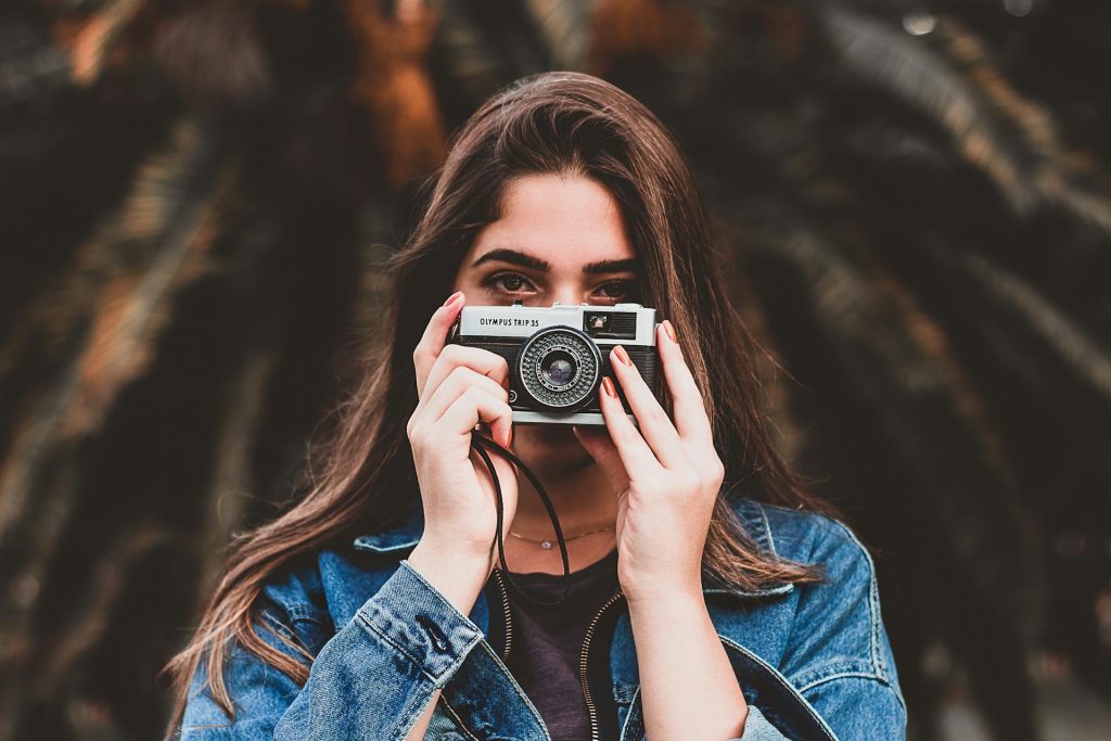 Nên mua máy ảnh hay điện thoại để chụp ảnh?