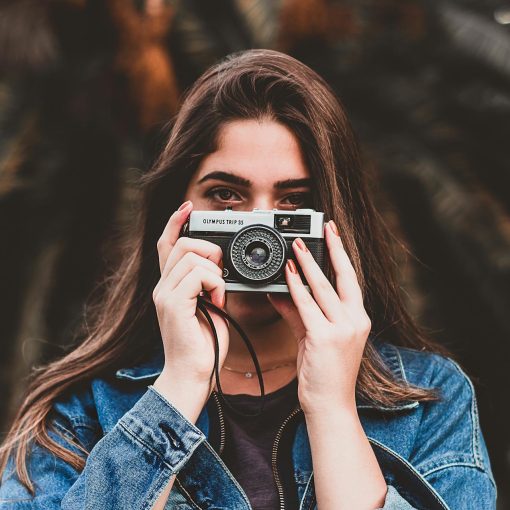 Nên mua máy ảnh hay điện thoại để chụp ảnh?