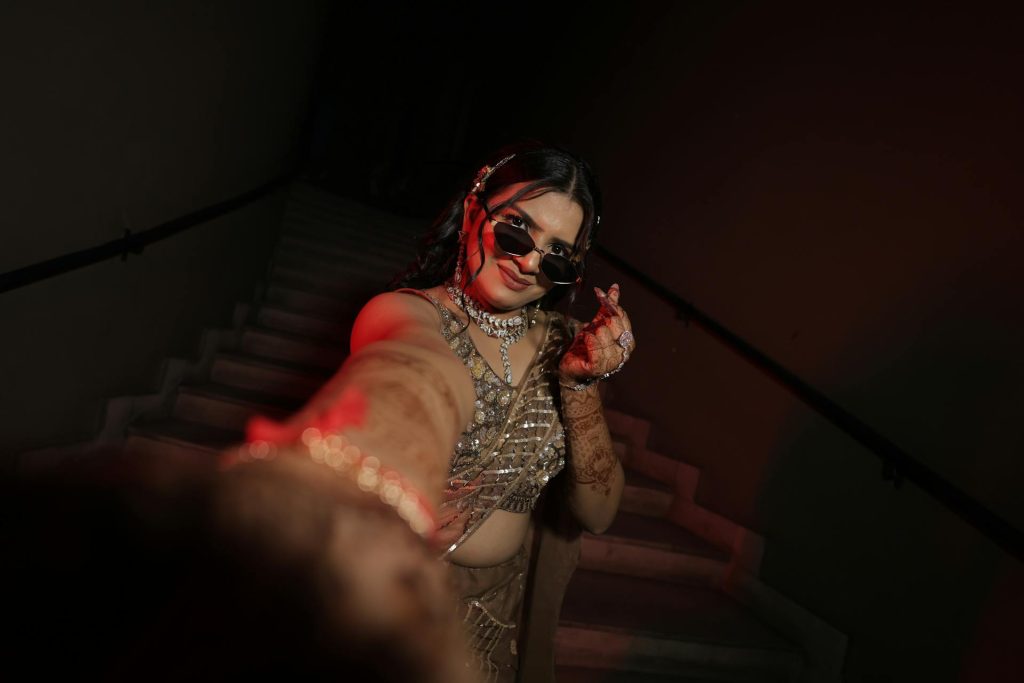 Người chụp hình không ăn ảnh sướng hay khổ?