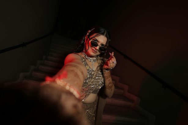 Người chụp hình không ăn ảnh sướng hay khổ?