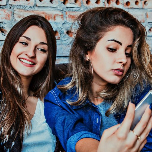 Tại sao chụp ảnh xấu hơn soi gương?